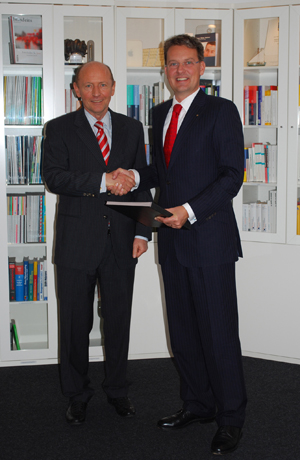 Prof. Dr. Guido Quelle, Herr Peter J Bachmann Prof. Dr. Guido Quelle, Herr Peter J Bachmann