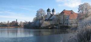 kloster-im-winter-mit-see-kloster-seeon_sieglinde-aiblinger_mailing